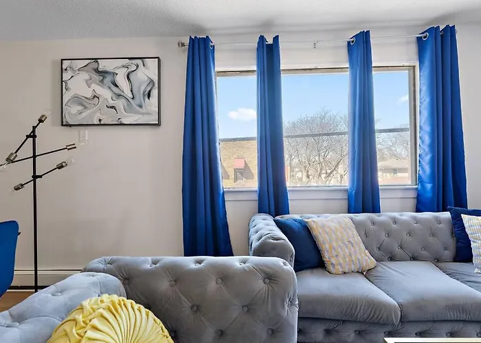 Art, Eats, & Cozy Sheets In Ne