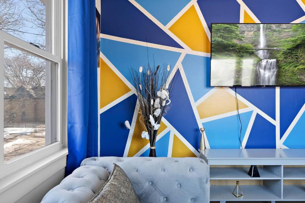 Art, Eats, & Cozy Sheets In Ne Minneapolis