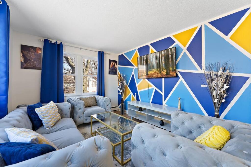 Art, Eats, & Cozy Sheets In Ne * Minneapolis