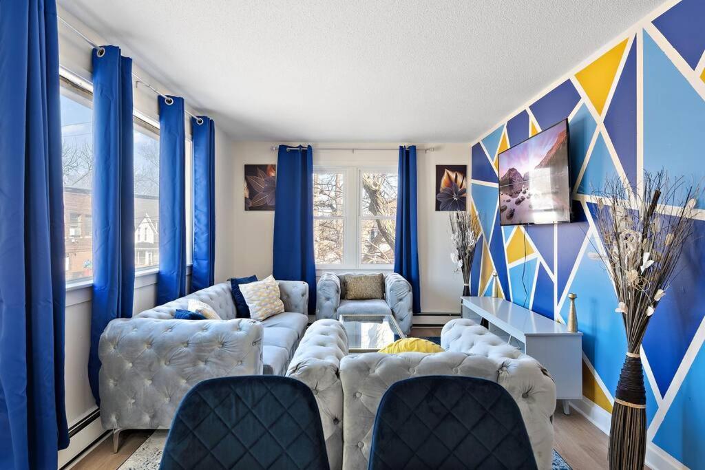 Apartment Art, Eats, & Cozy Sheets In Ne